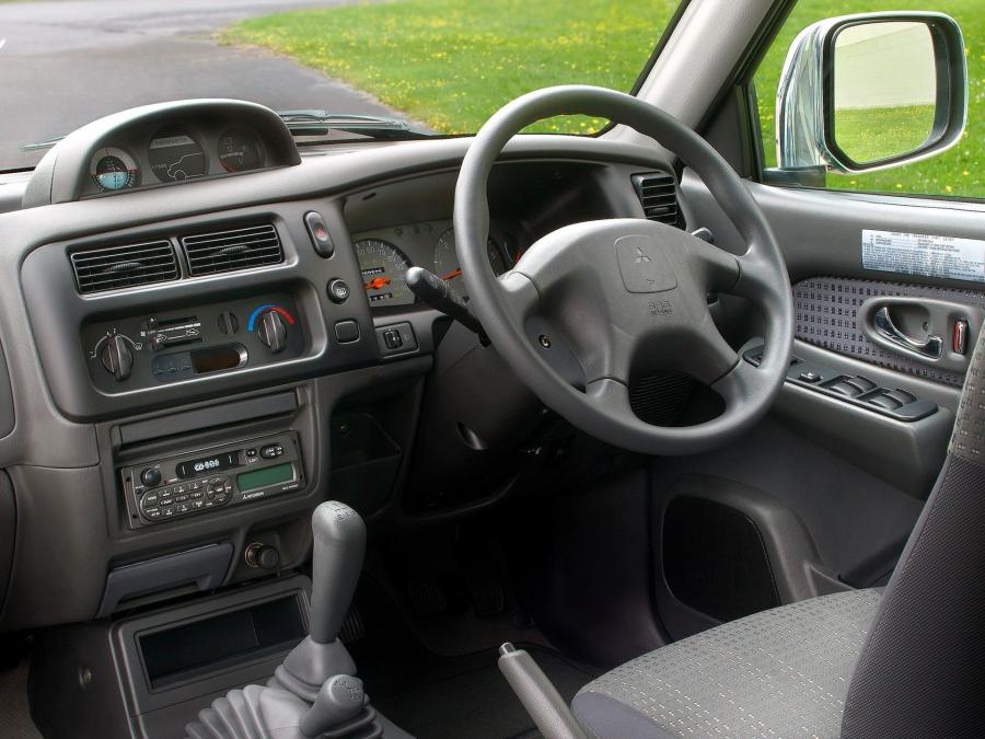  Mitsubishi L200 4Life Double Cab 2005 года  (UK) (фото 3 из 4)